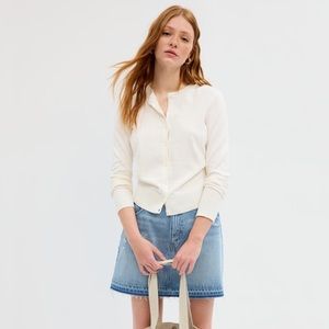 NWT! GAP Factory~ Crewneck Cardigan in Snowflake Milk. Size XL.